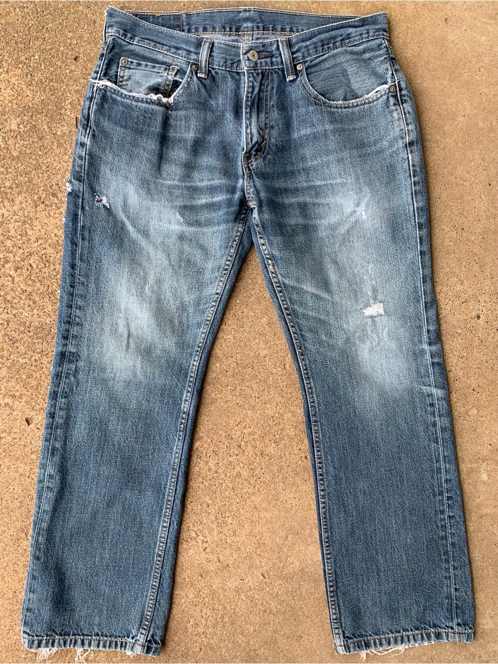 Levi's 559 Relaxed Straight men's jeans 33 x 30 distressed medium wash